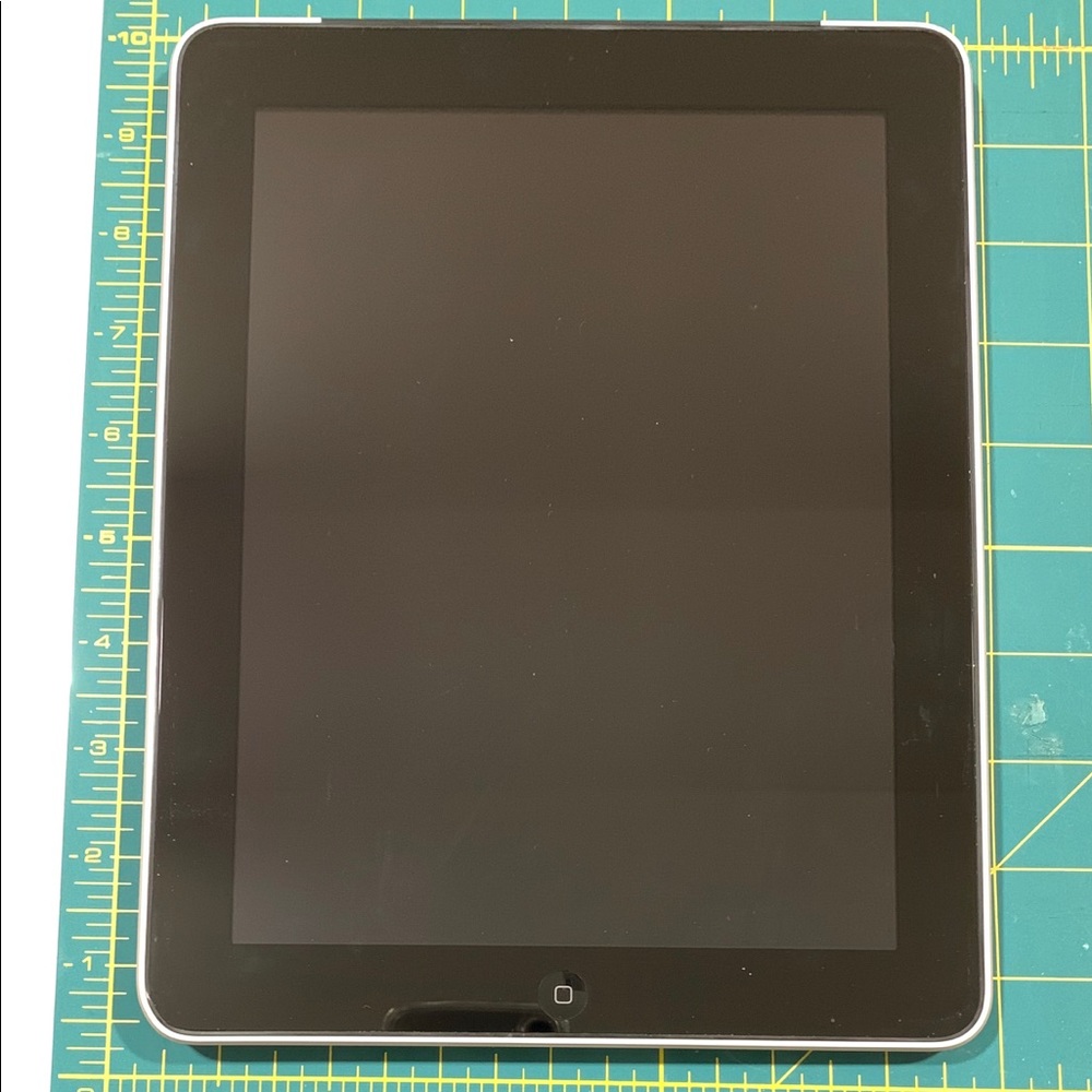 iPad 32GB - Picture 2 of 4